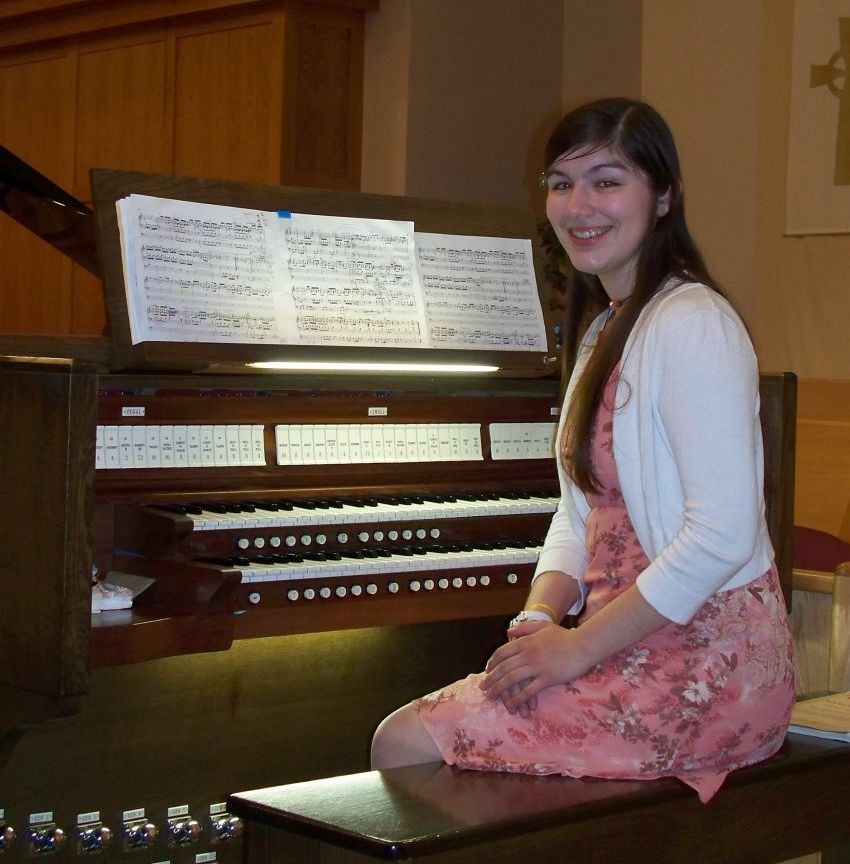 Merina Gordon playing the Pullman Presbyterian Pipe organ