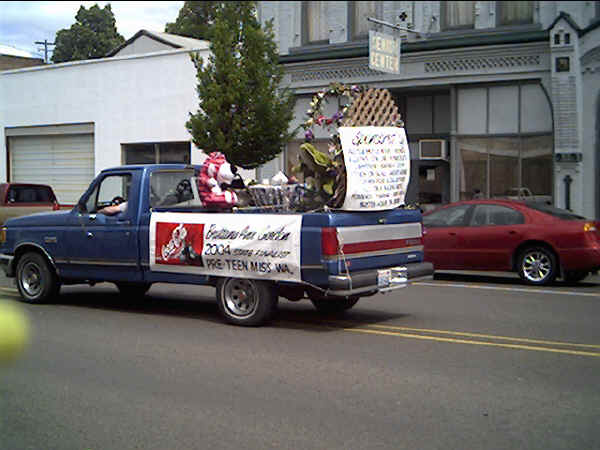 Brittany Ann Gordon, Pioneer Day Parade participant, Pre-Teen Miss Washington